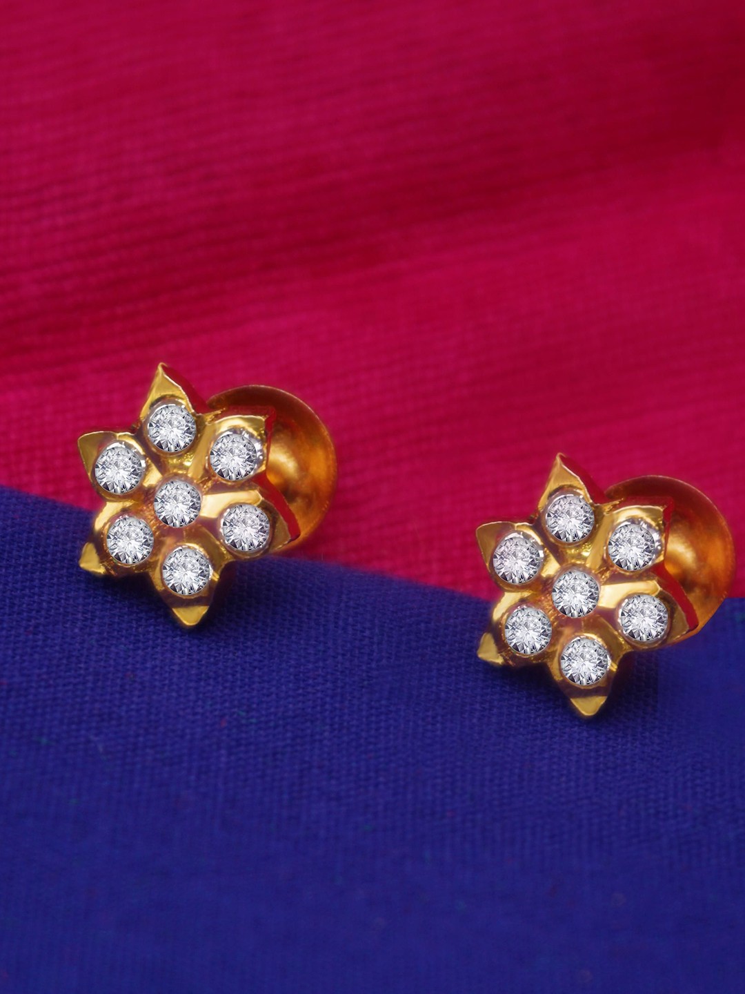 

PINAAKA DARINI1 Gram Gold-Plated Floral Studs