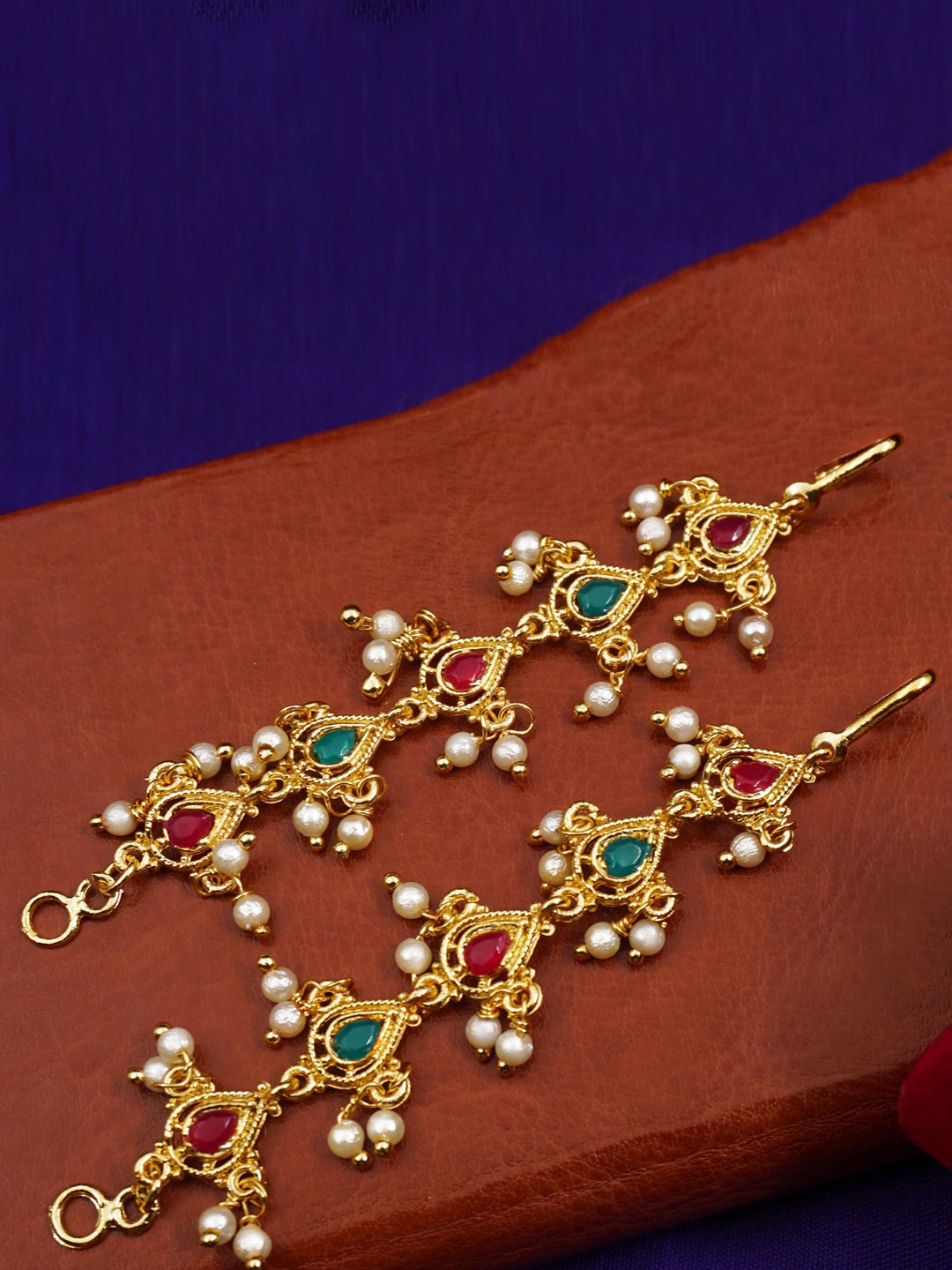 

PINAAKA DARINI 1 Gram Gold-Plated Ear Chain
