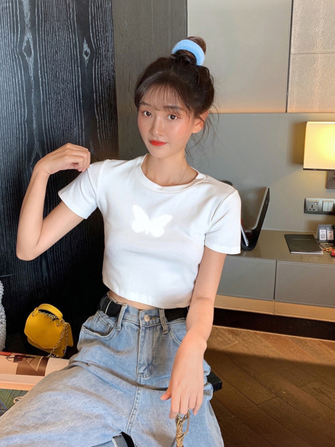

KPOP Women Graphic Printed Short Sleeves Crop Top, White
