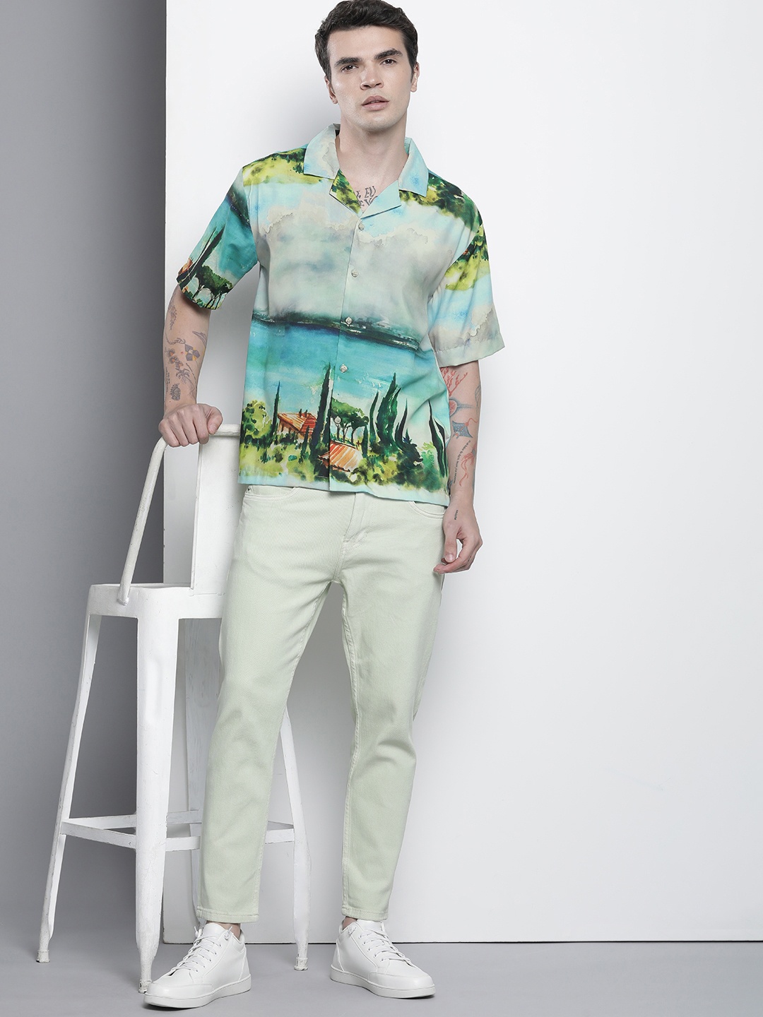 

The Indian Garage Co Men Oversized Tropical Print Resortwear Shirt, Grey