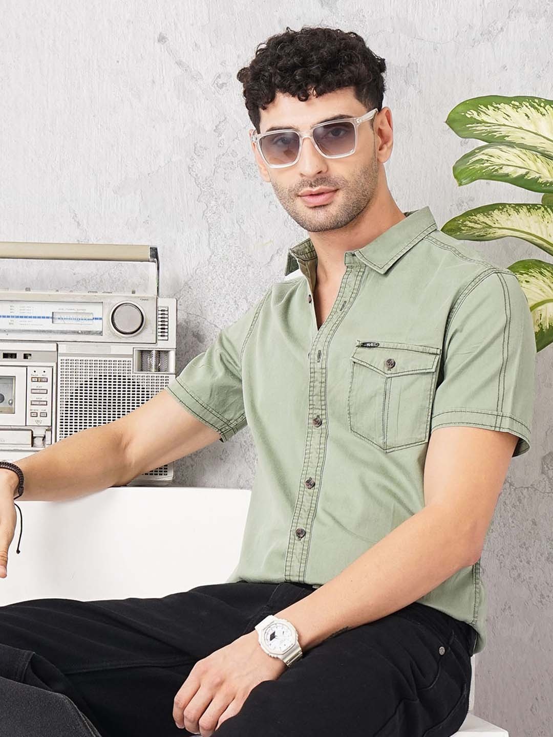

The Indian Garage Co Men Green Regular Fit Opaque Solid Casual Shirt