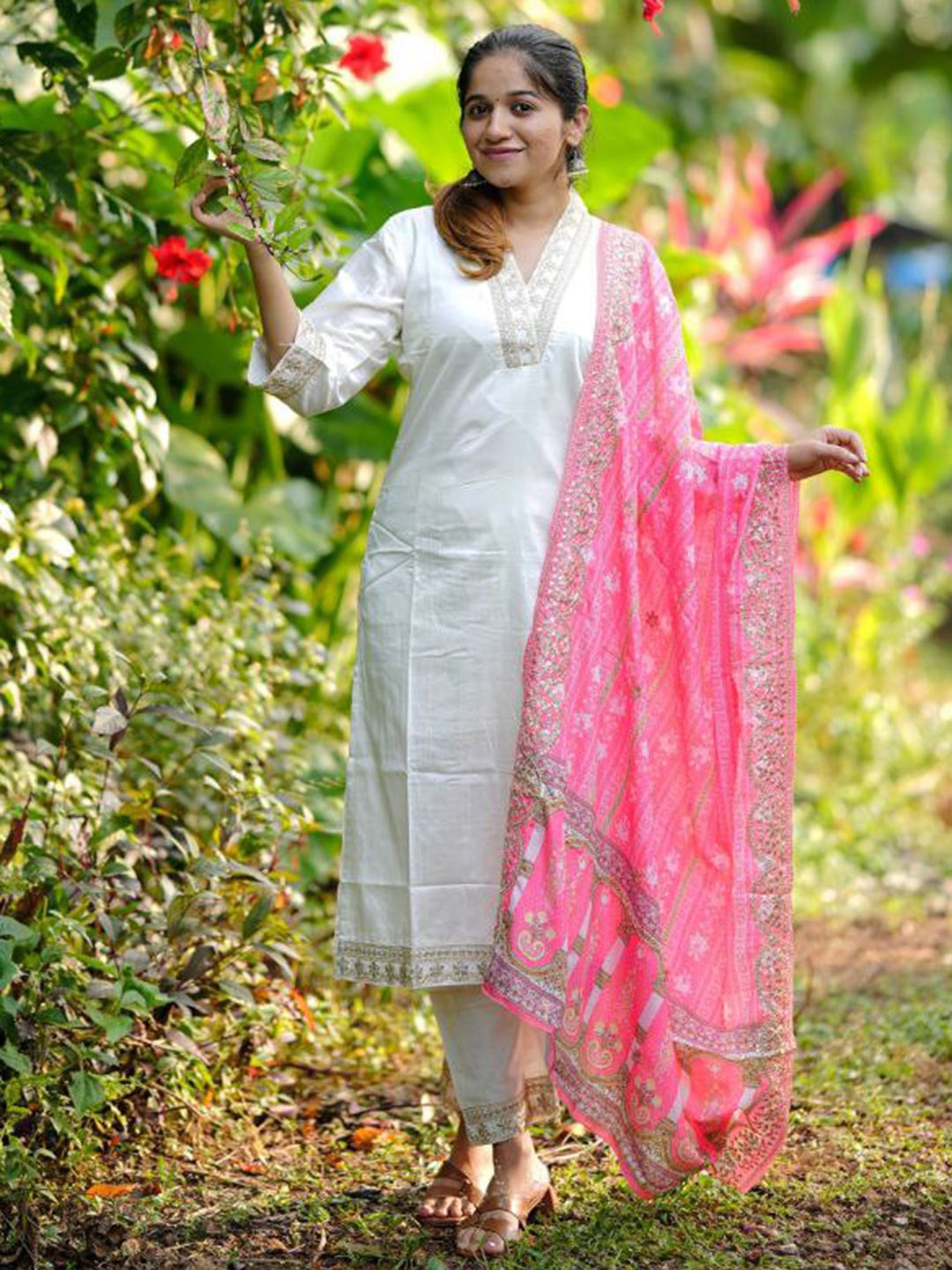 

LERIYU V-Neck Floral Zari Embroidered Chanderi Silk Kurta With Trouser & Dupatta, White