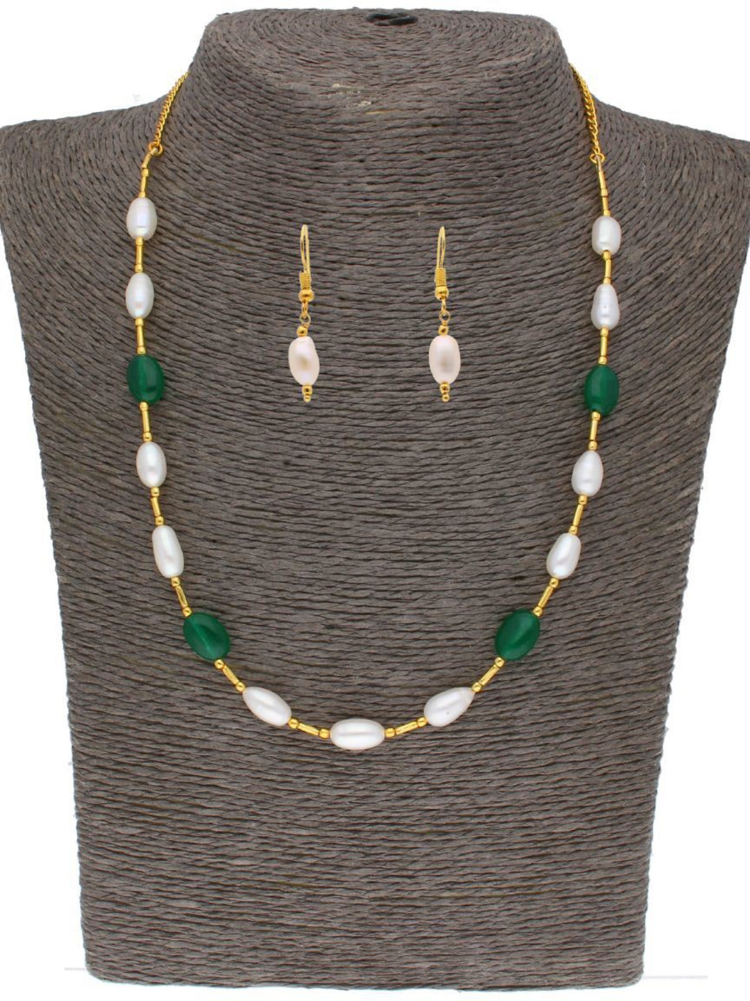 

Sri Jagdamba Pearls Dealer Gold-Plated Pearl Beaded Jewellery Set