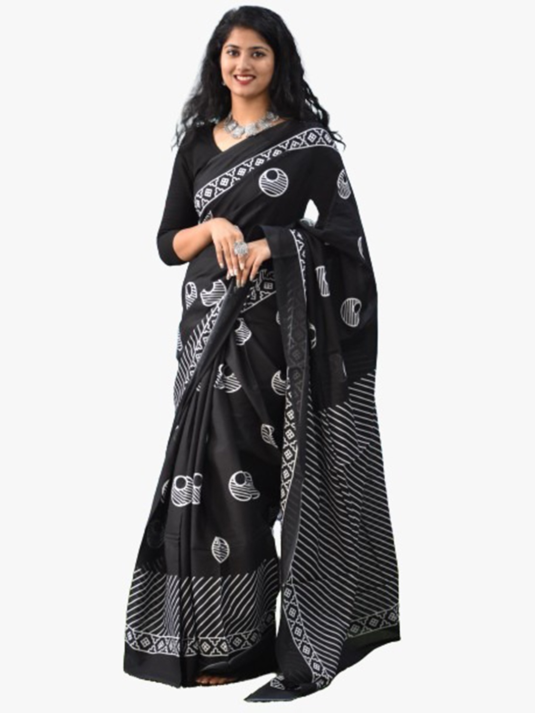 

TROPWEAR Black Pure Cotton Ikat Saree