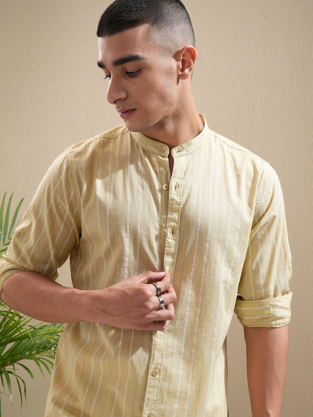

Highlander Men Printed Mandarin Collar Roll Up Sleeve Casual Shirt, Mustard