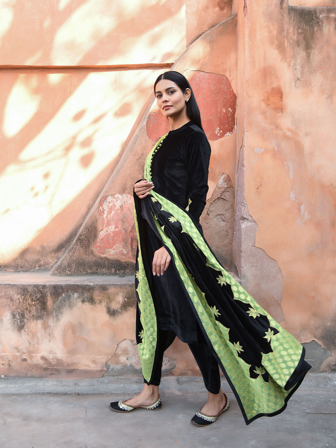 

NUHH Women Black Regular Velvet Kurta with Trousers & With Dupatta