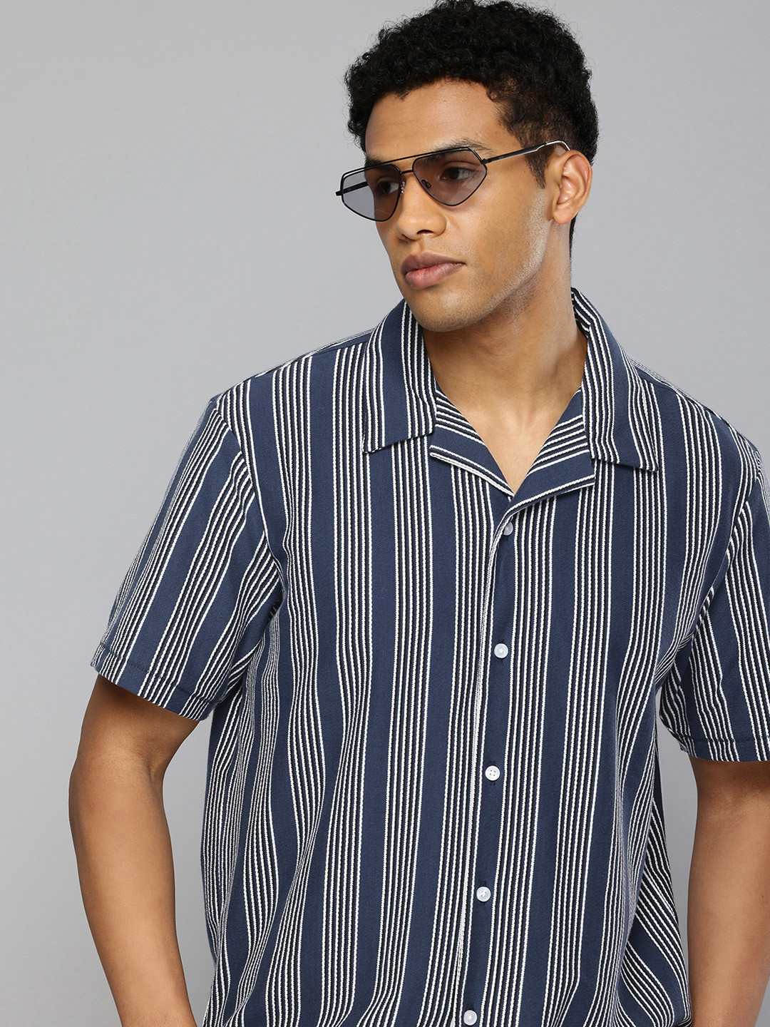 

Levis Pure Cotton Slim Fit Striped Casual Shirt, Navy blue