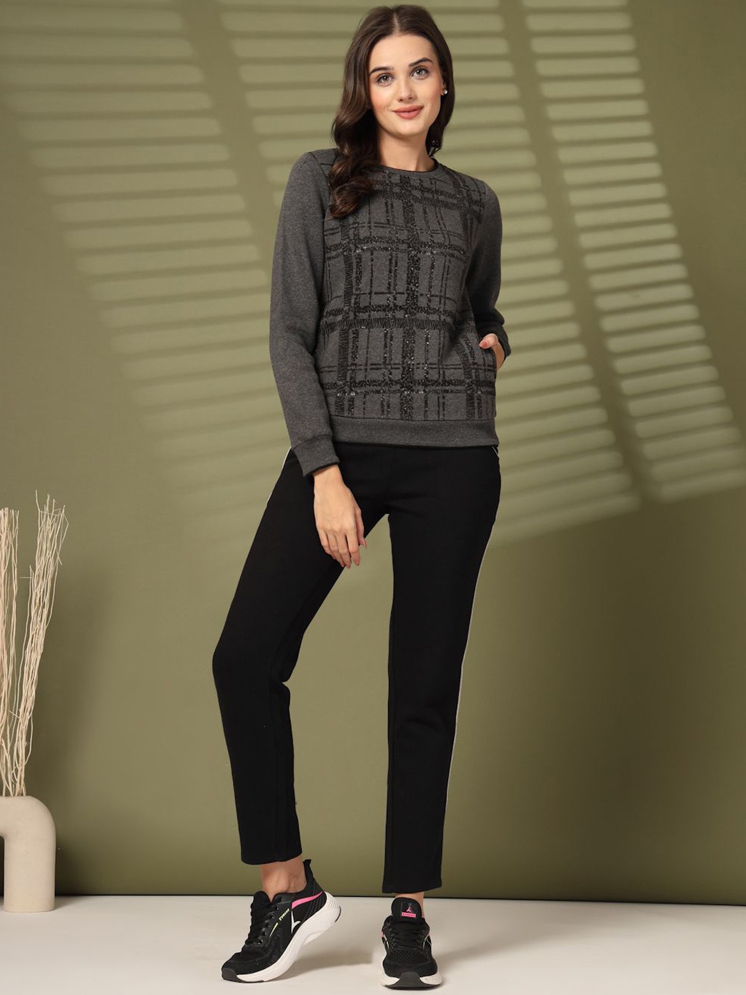 

Juelle Women Checked Mid-Rise Tracksuits, Charcoal