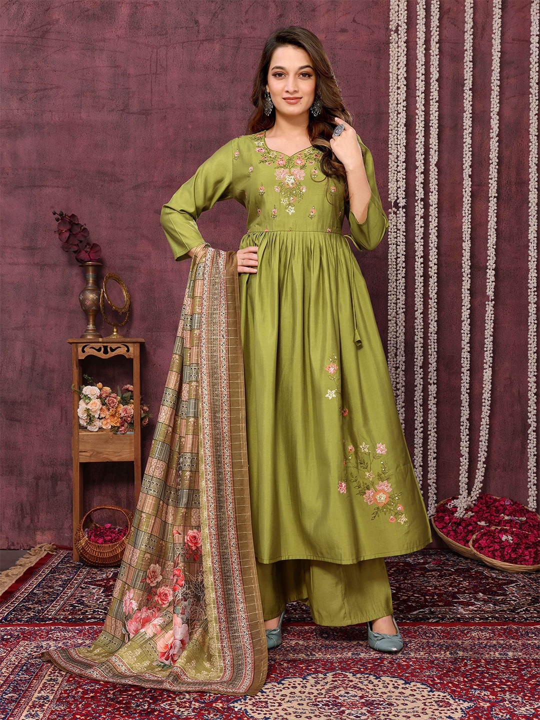 

Gee Next Creation Floral Embroidered Thread Work Anarkali Kurta With Trousers & Dupatta, Green