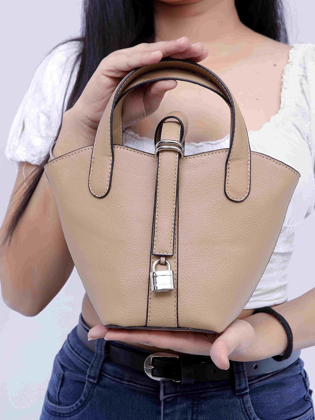 

Filauri Women Textured Bucket Sling Bag, Brown