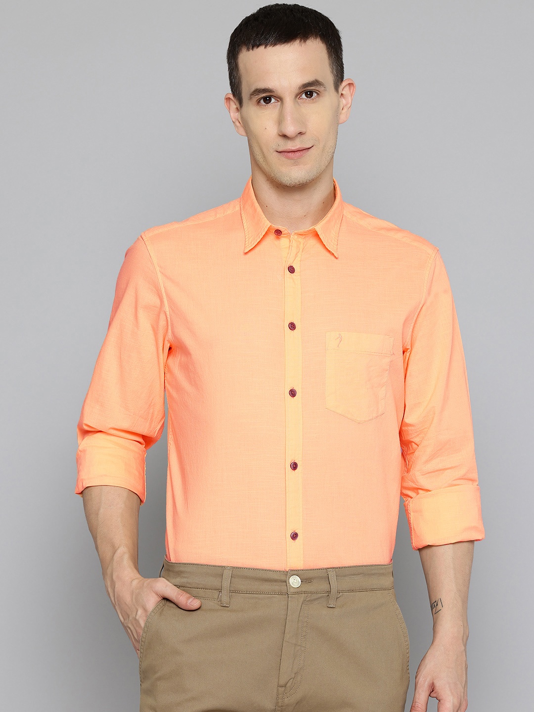 

Indian Terrain Men Pure Cotton Classic Casual Shirt, Peach