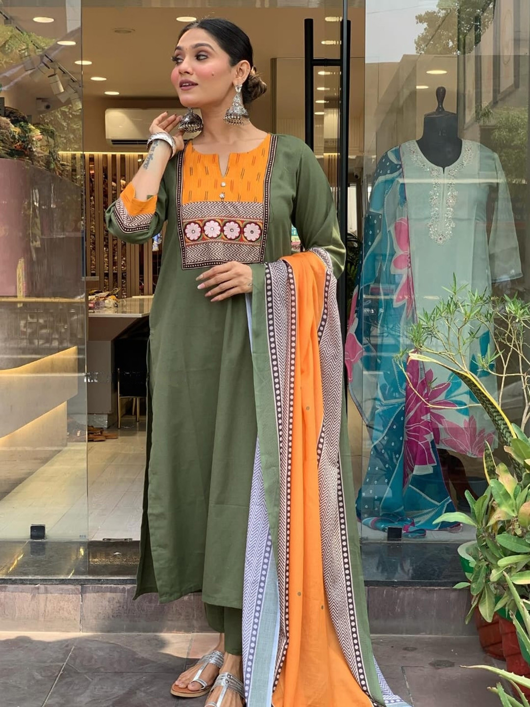 

HETVI CREATION Floral Embroidered Straight Kurta with Trousers & Dupatta, Green