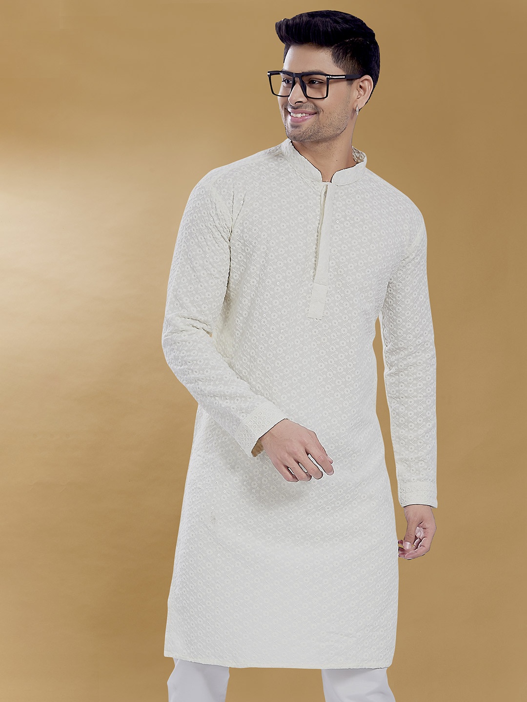 

DIVISIVE Mandarin Collar Floral Embroidered Thread Work Straight Kurta, Cream