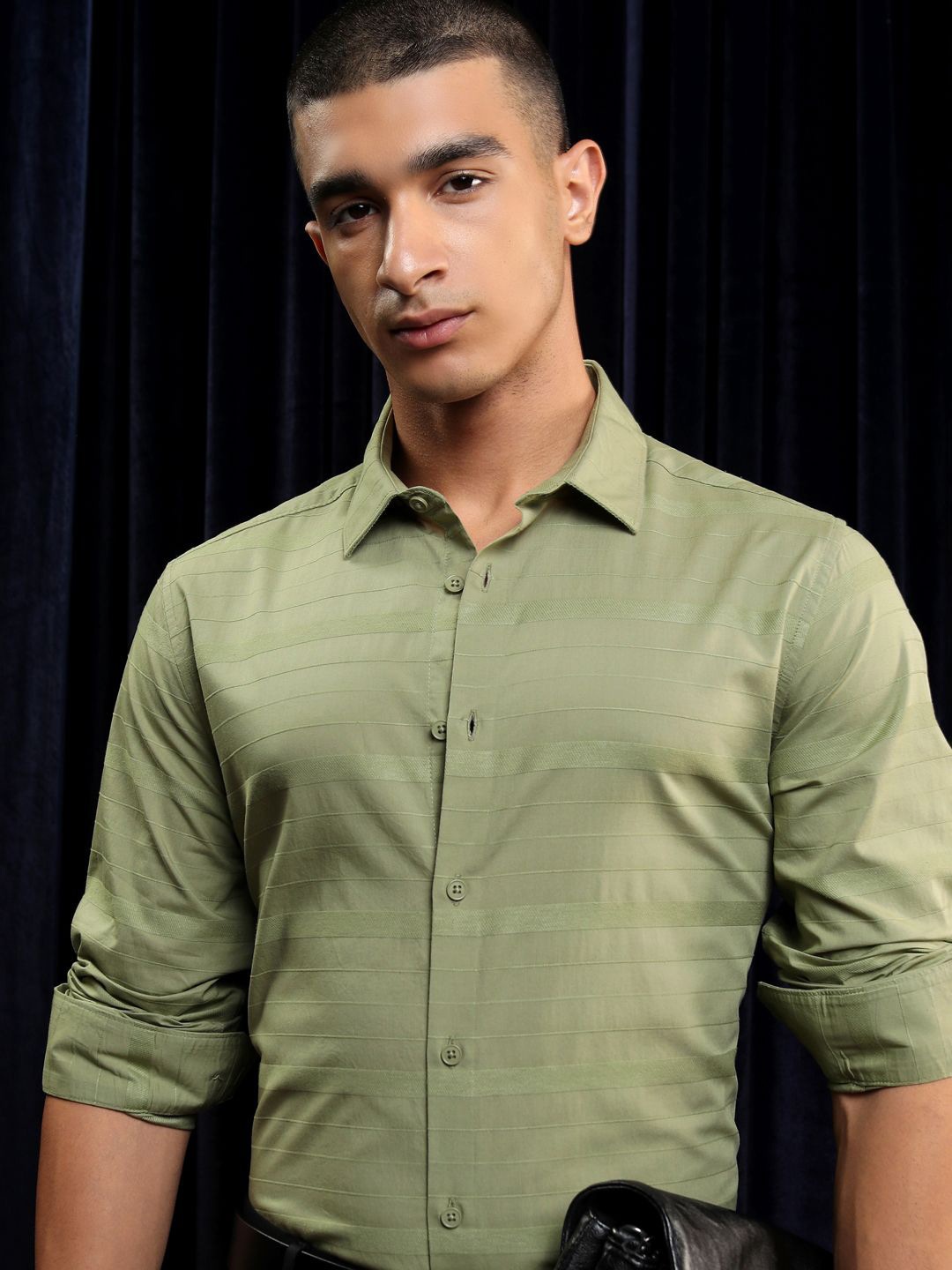 

HIGHLANDER Men Dobby Textured Solid Occasion Shirt, Olive