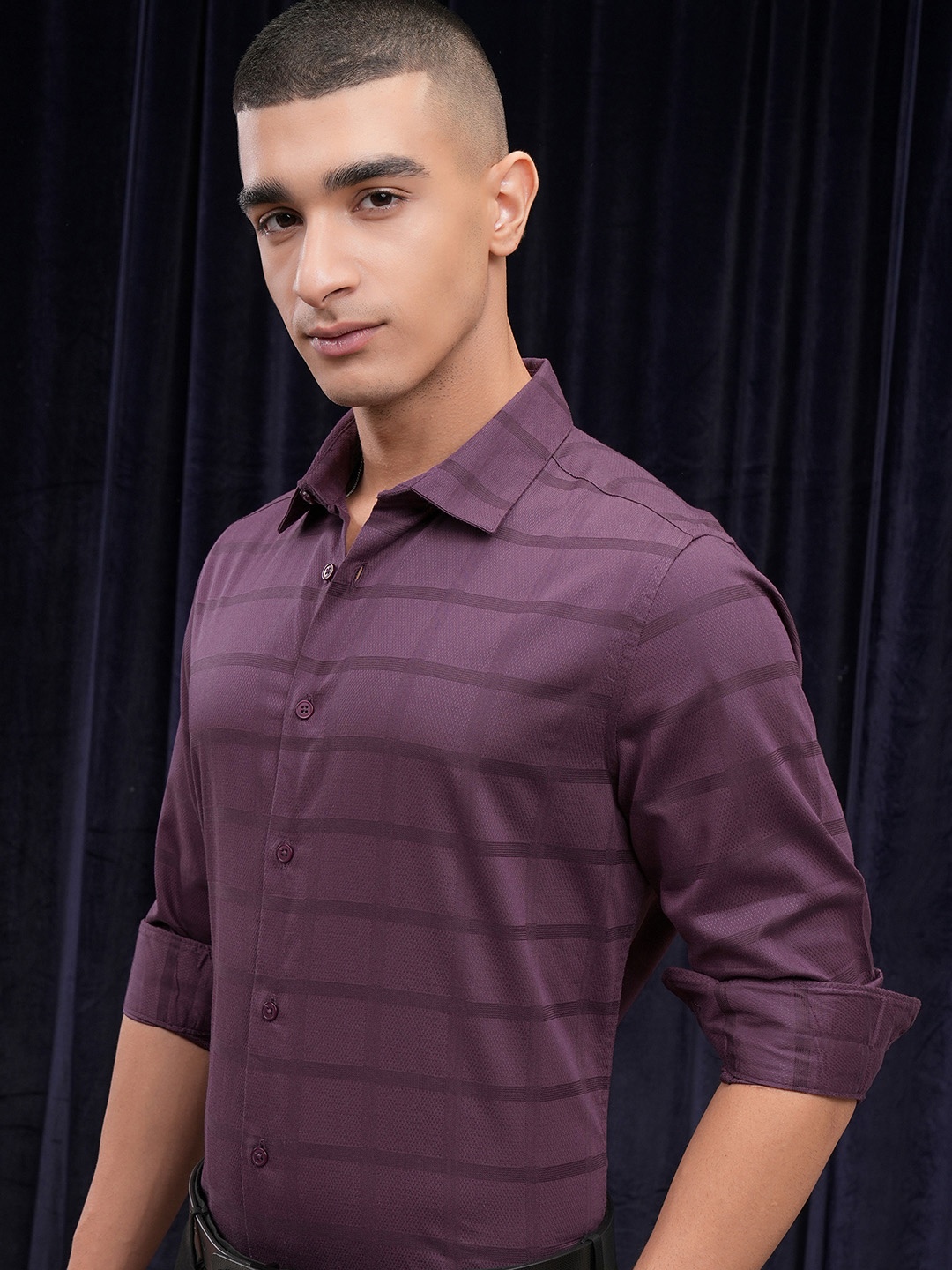 

HIGHLANDER Men Dobby Textured Solid Mui Occasion Slim Fit Shirt, Purple