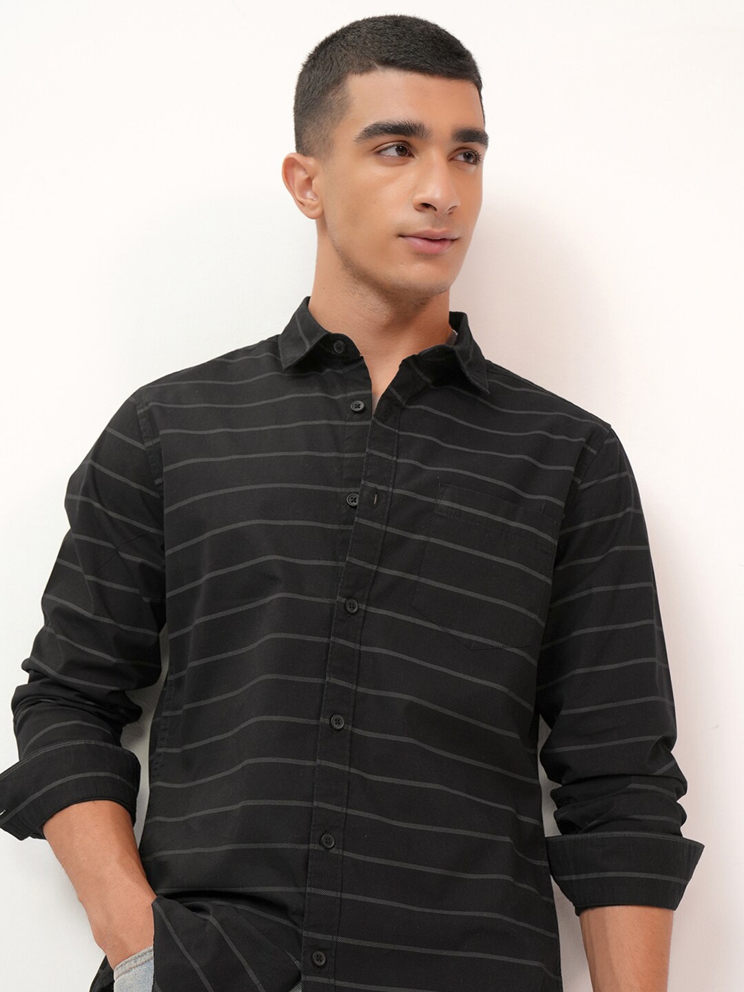 

Highlander Men Regular Fit Slim Fit shirt, Black