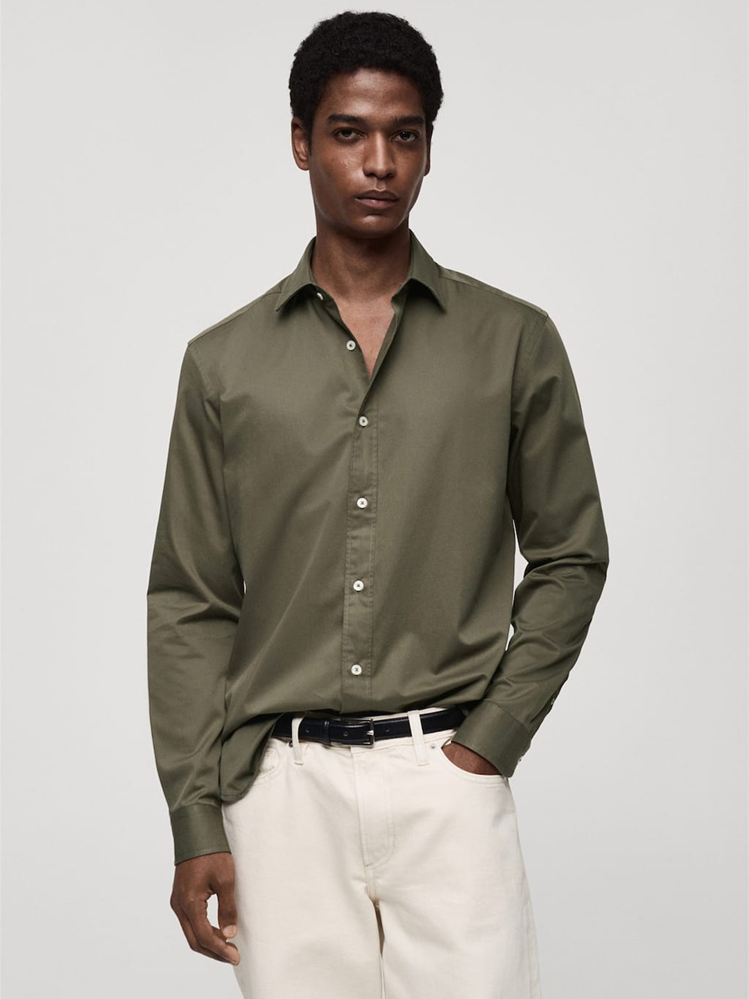 

MANGO MAN Regular Fit Pure Cotton Solid Shirt, Green