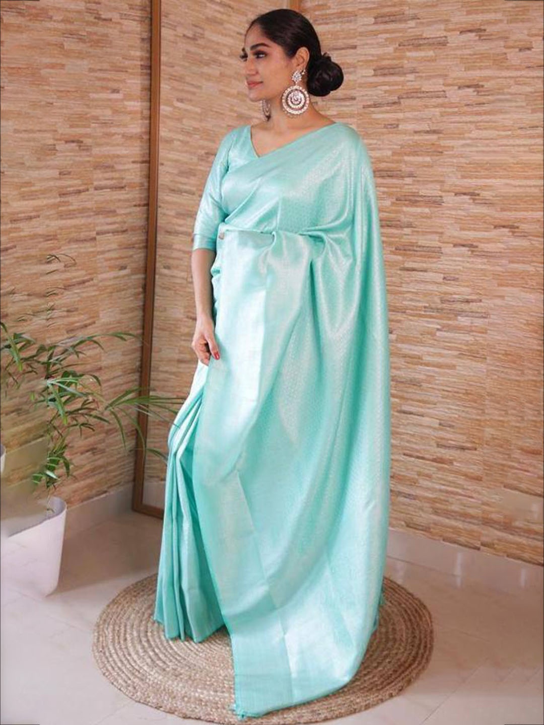 

Quelea Sea Green & Silver-Toned Woven Design Zari Pure Silk Banarasi Saree