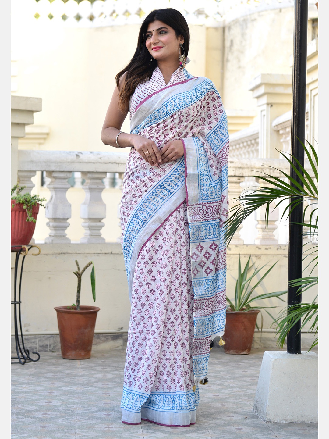 

Shivanya Handicrafts Floral Block Print Saree, White