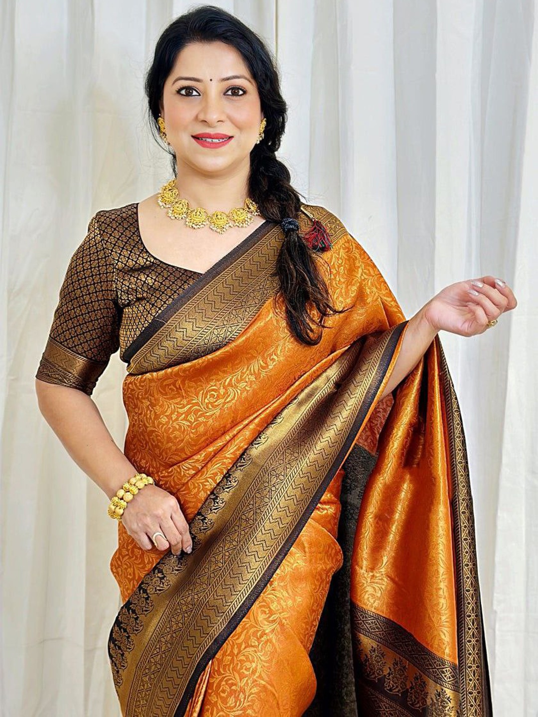 

Quelea Woven Design Zari Kanjeevaram Pure Silk Saree, Orange