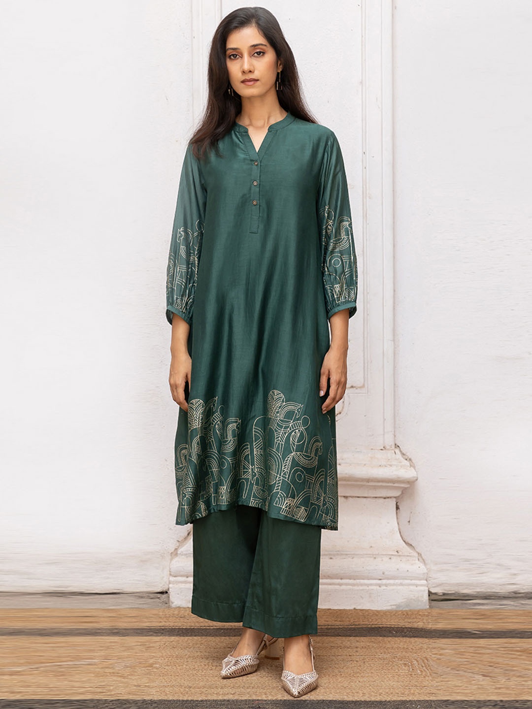

Ganga Women Green Printed Regular Raw Silk Kurta with Palazzos
