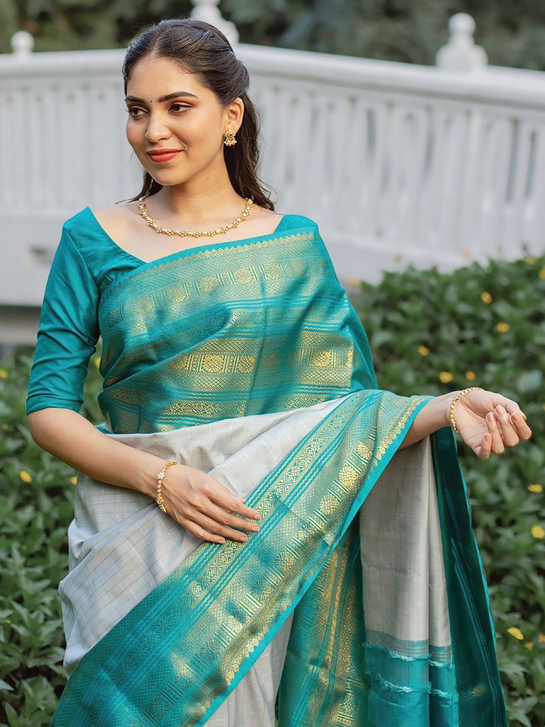 

Aldwych Ethnic Motifs Zari Silk Blend Banarasi Saree, Green
