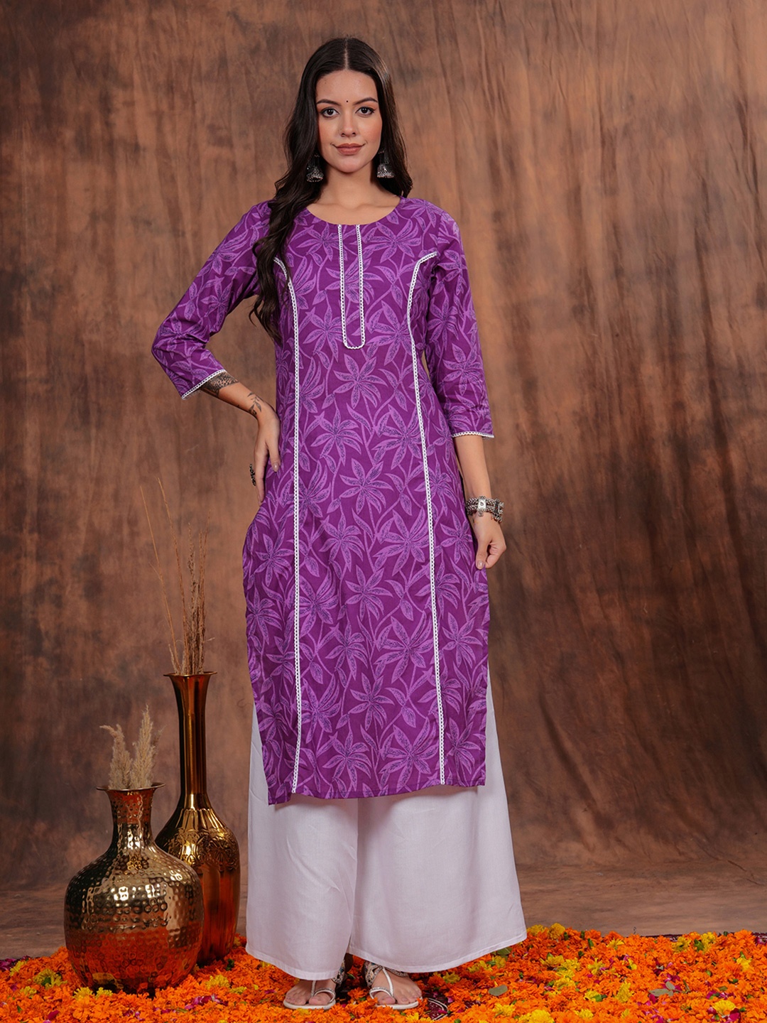 

HIBIKI Floral Printed Thread Work Cotton Straight Kurta, Purple