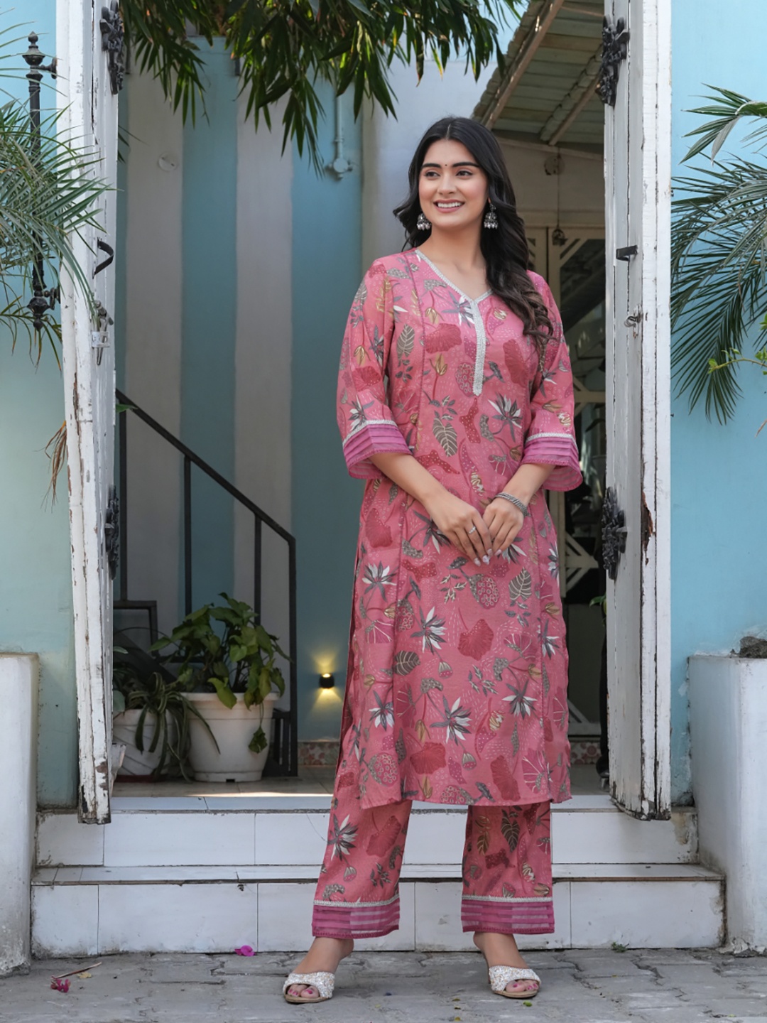 

KALINI Floral Printed Gotta Patti Straight Chanderi Silk Kurta With Trousers, Pink