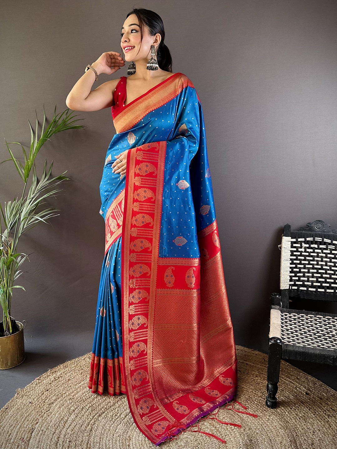 

Mitera Ethnic Motifs Zari Silk Blend Banarasi Saree, Blue