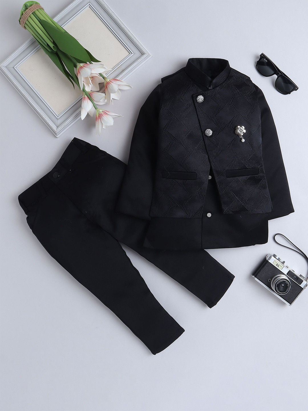 

FOURFOLDS Boys Single-Breasted Three-Piece Suit, Black