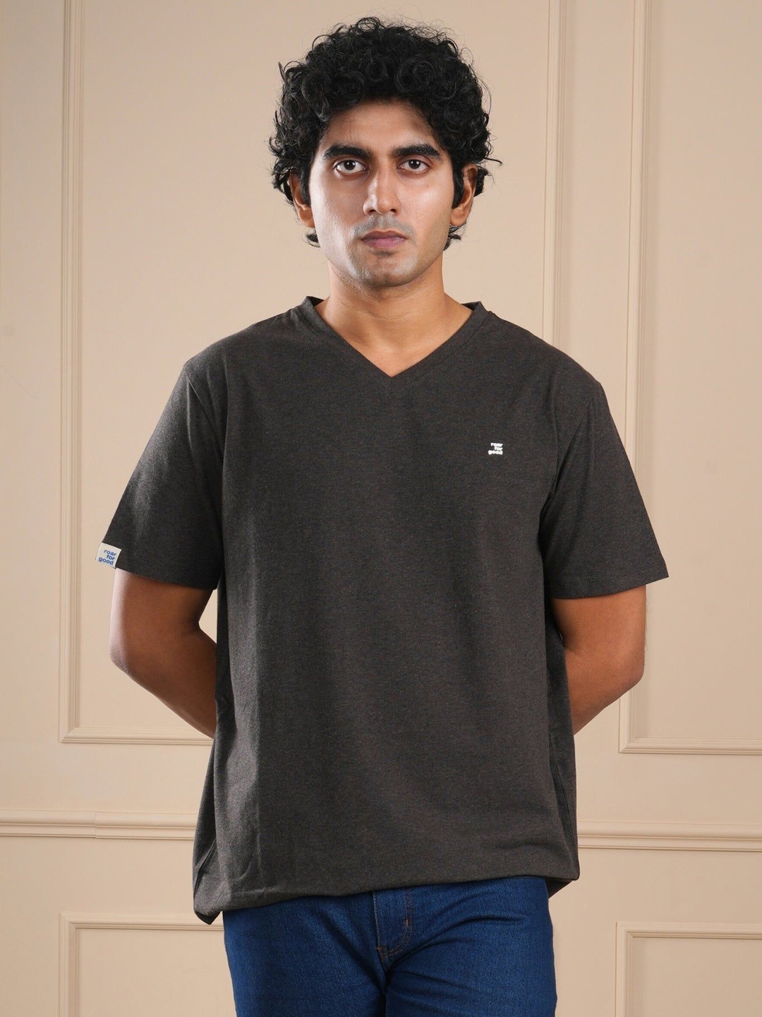 

ROAR FOR GOOD Men Solid V-Neck Organic Cotton T-shirt, Charcoal