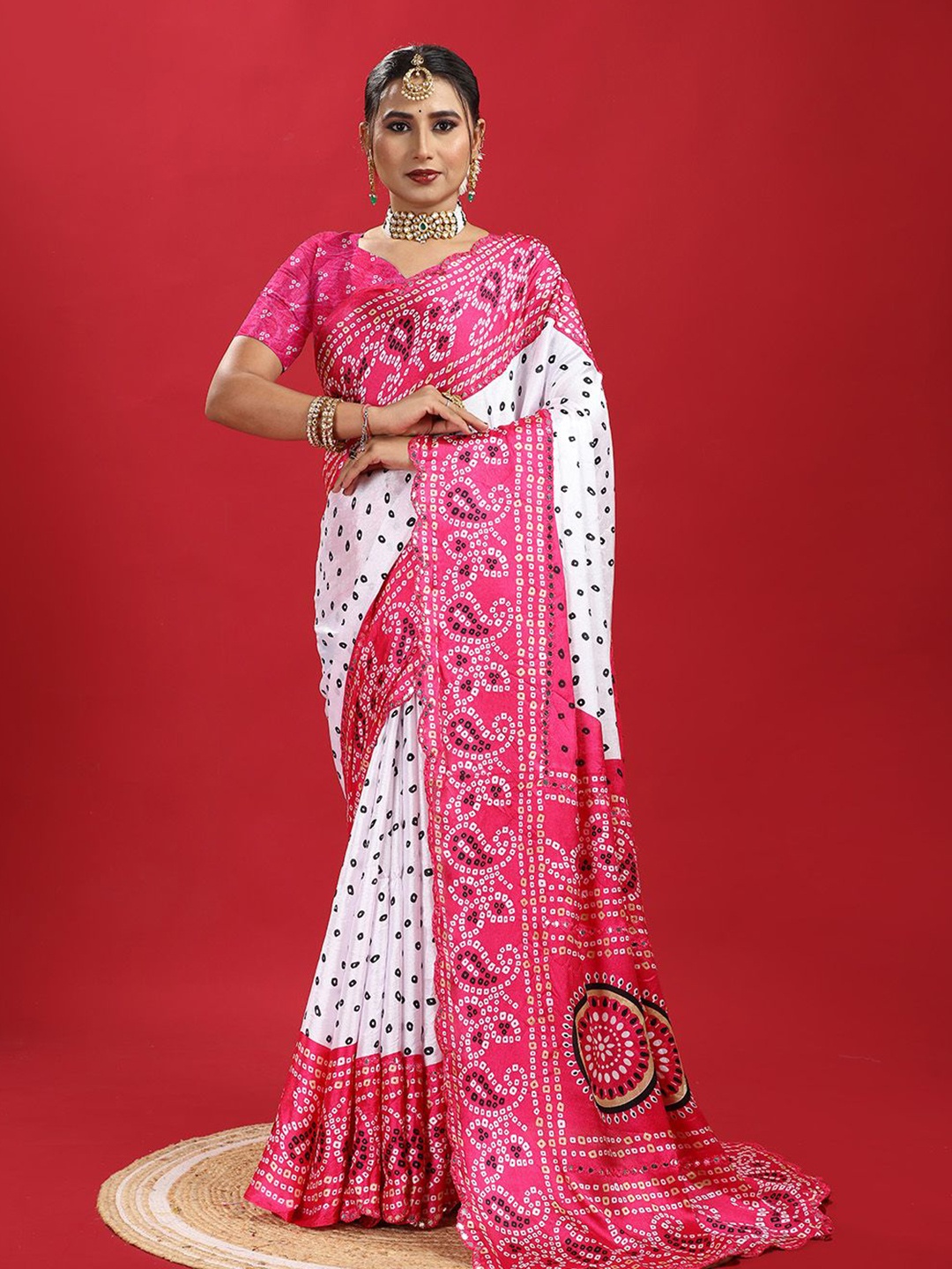 

NIRMAL CREATION Bandhani Mirror Work Silk Blend Bandhani Saree, White
