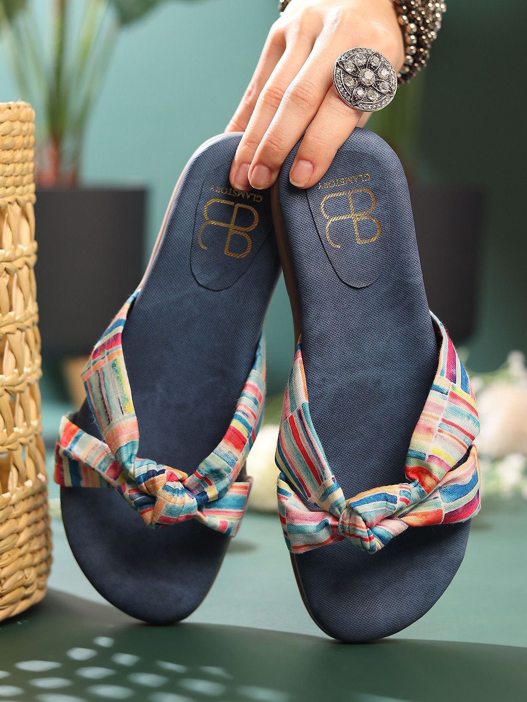 

GLAM STORY Women Printed Open Toe Flats with Bows, Blue