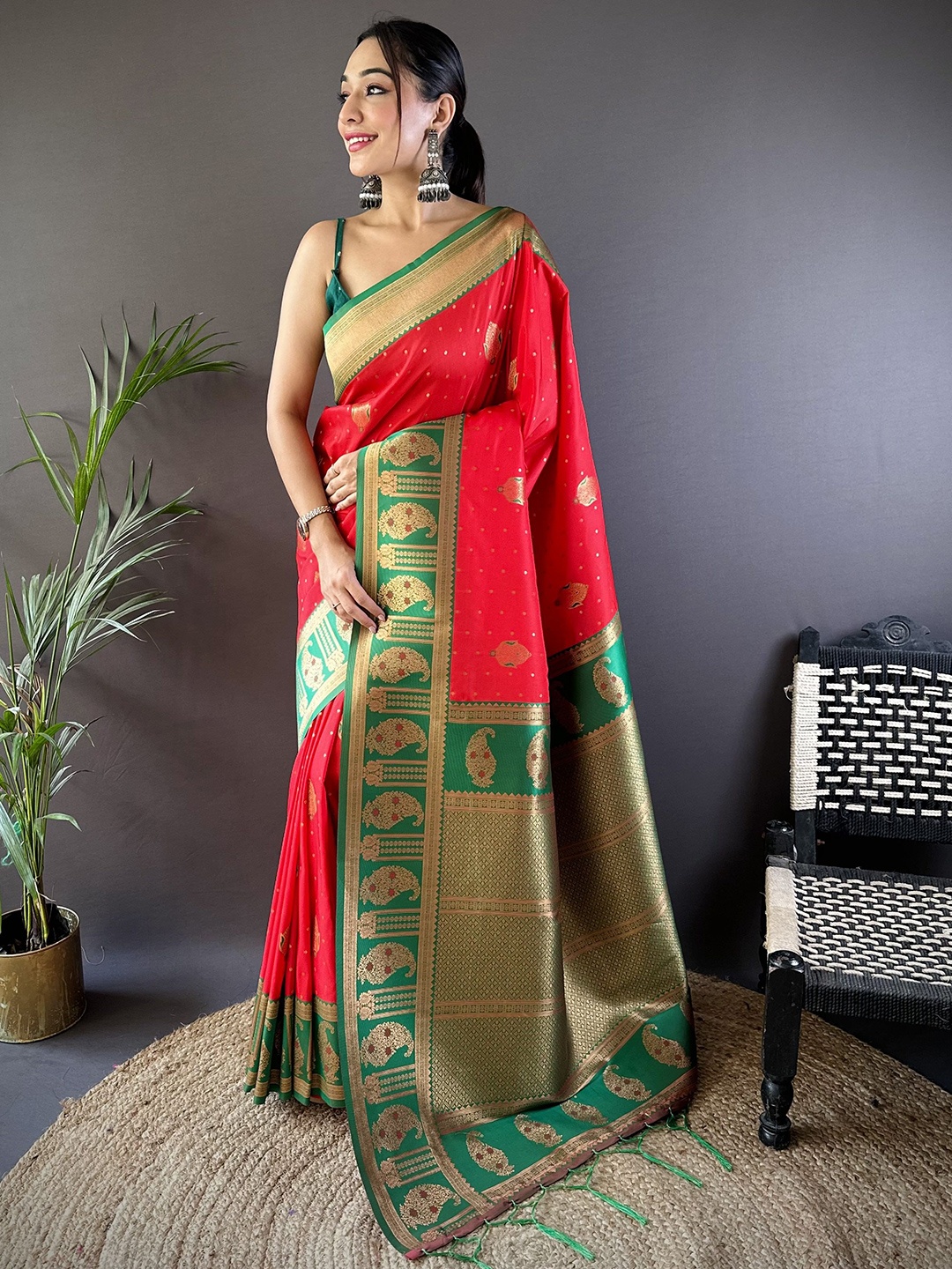 

Mitera Ethnic Motifs Zari Silk Blend Banarasi Saree, Red