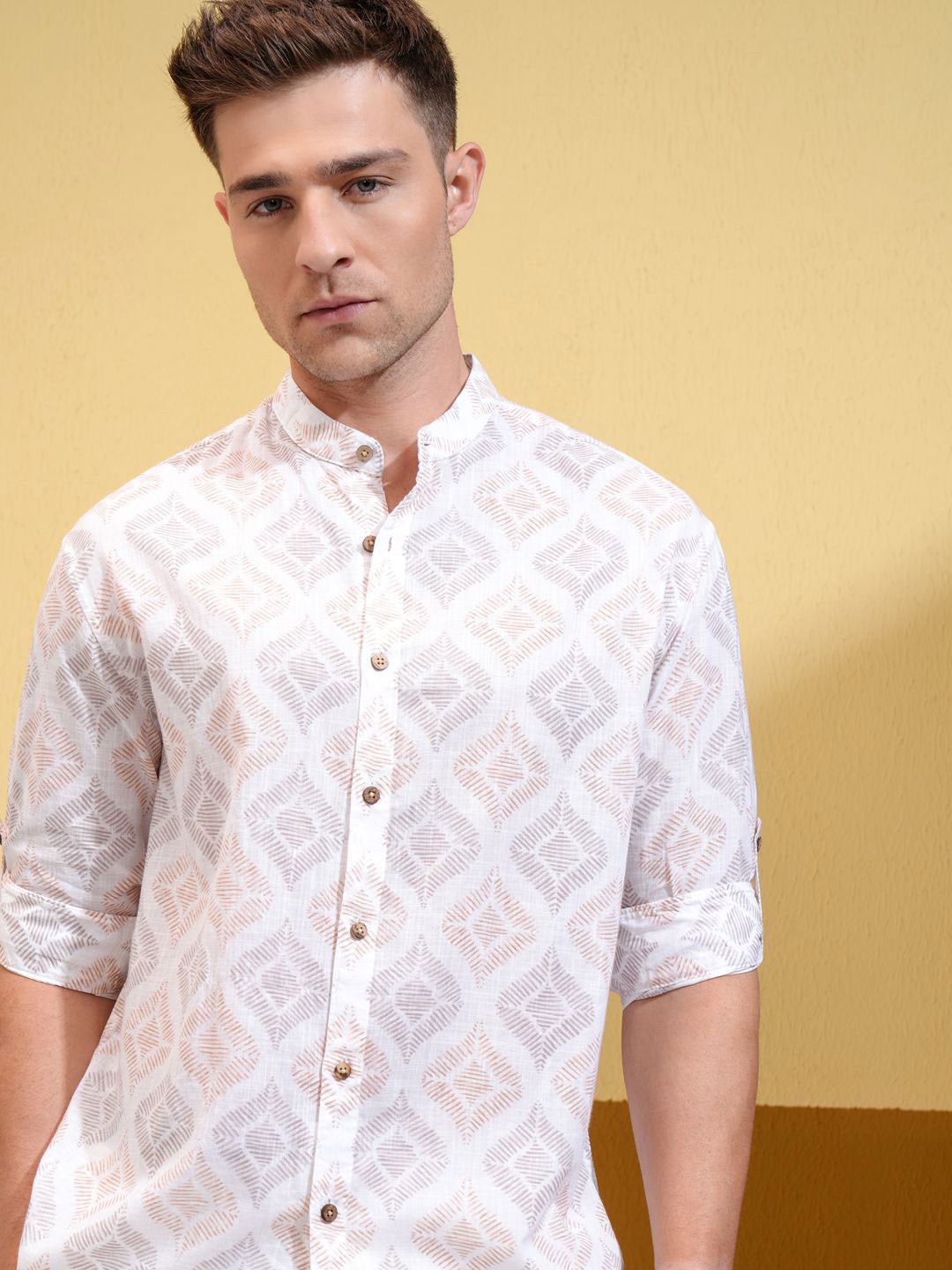 

HIGHLANDER Men Printed Mandarin Collar Roll Up Sleeve Casual Shirt, White