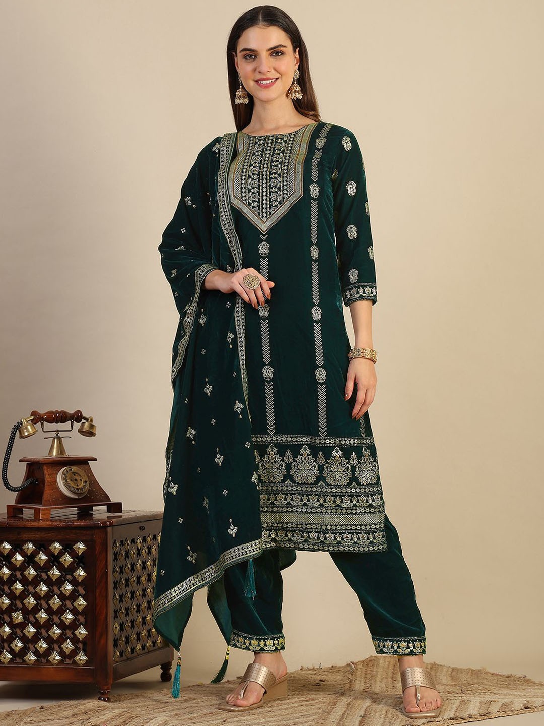 

KALINI Ethnic Motifs Printed Regular Velvet Straight Kurta with Trousers & Dupatta, Green