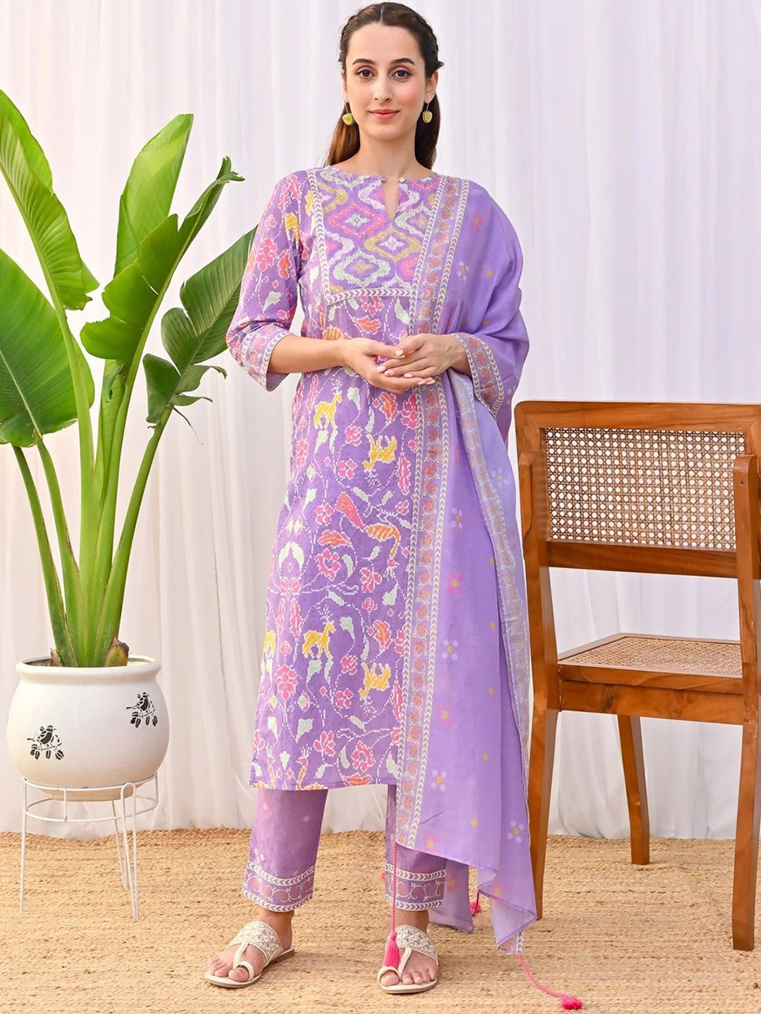 

Ekta Textiles Women Floral Embroidered Regular Kurti with Trousers & With Dupatta, Lavender