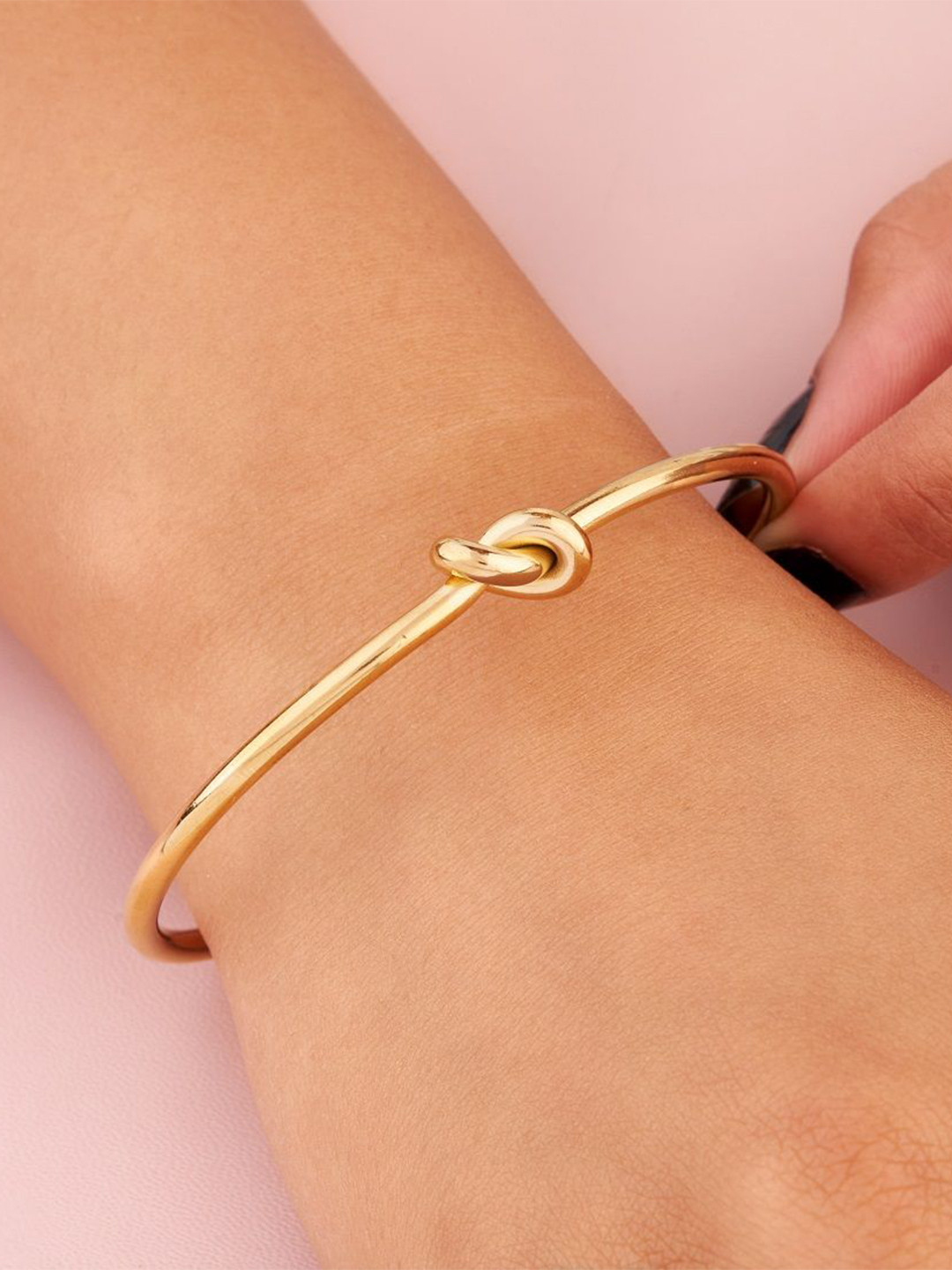 

ANJNI CREATION Women Gold-Plated Link Bracelet