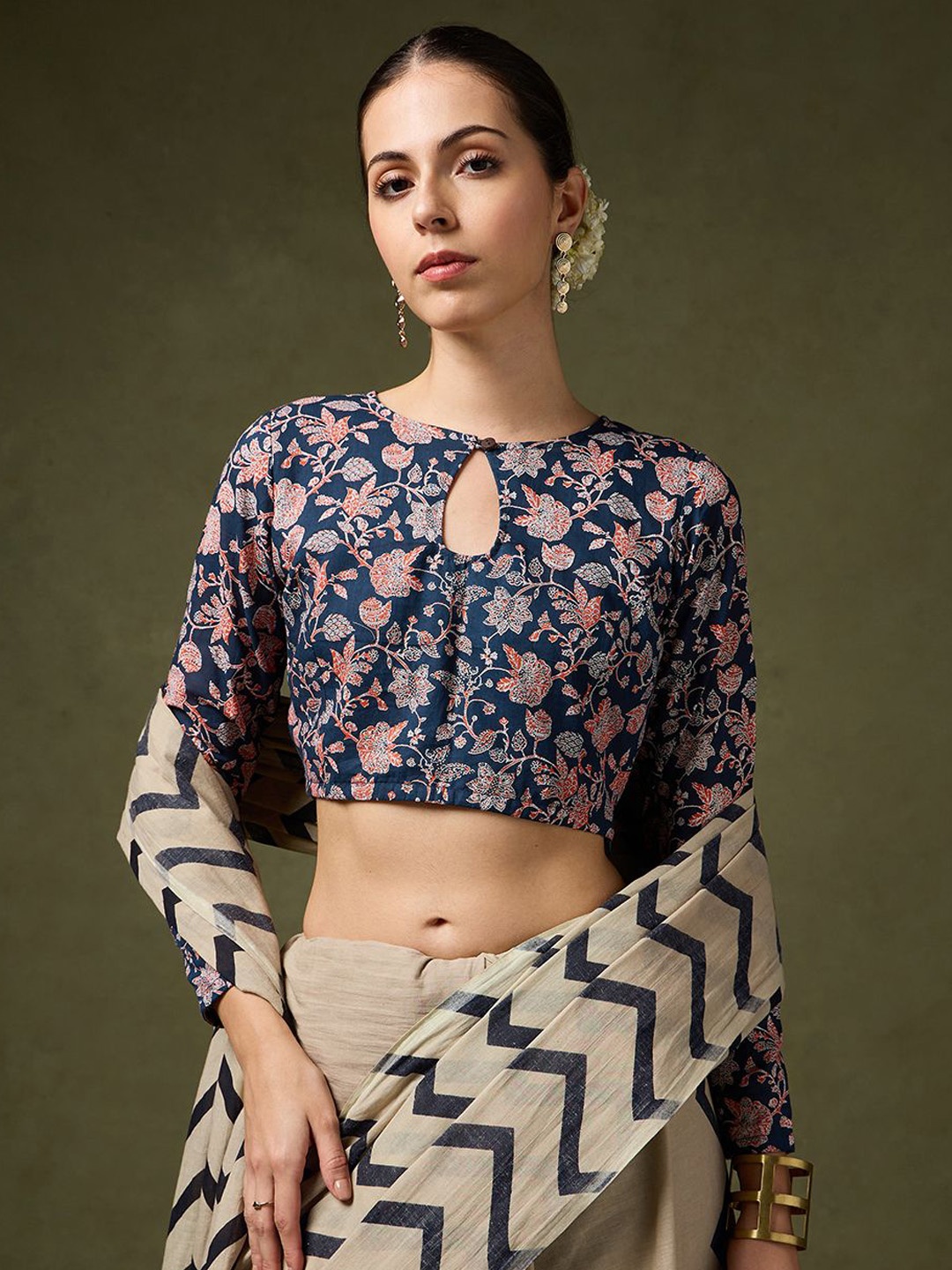 

Saaki Round Neck Printed Saree Blouse, Navy blue