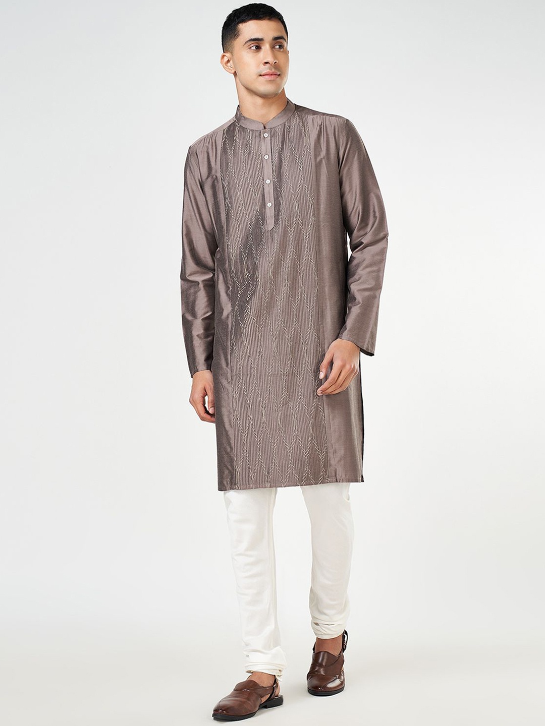 

indus route by Pantaloons Geometric Embroidered Mandarin Collar Thread Work Straight Kurta, Brown