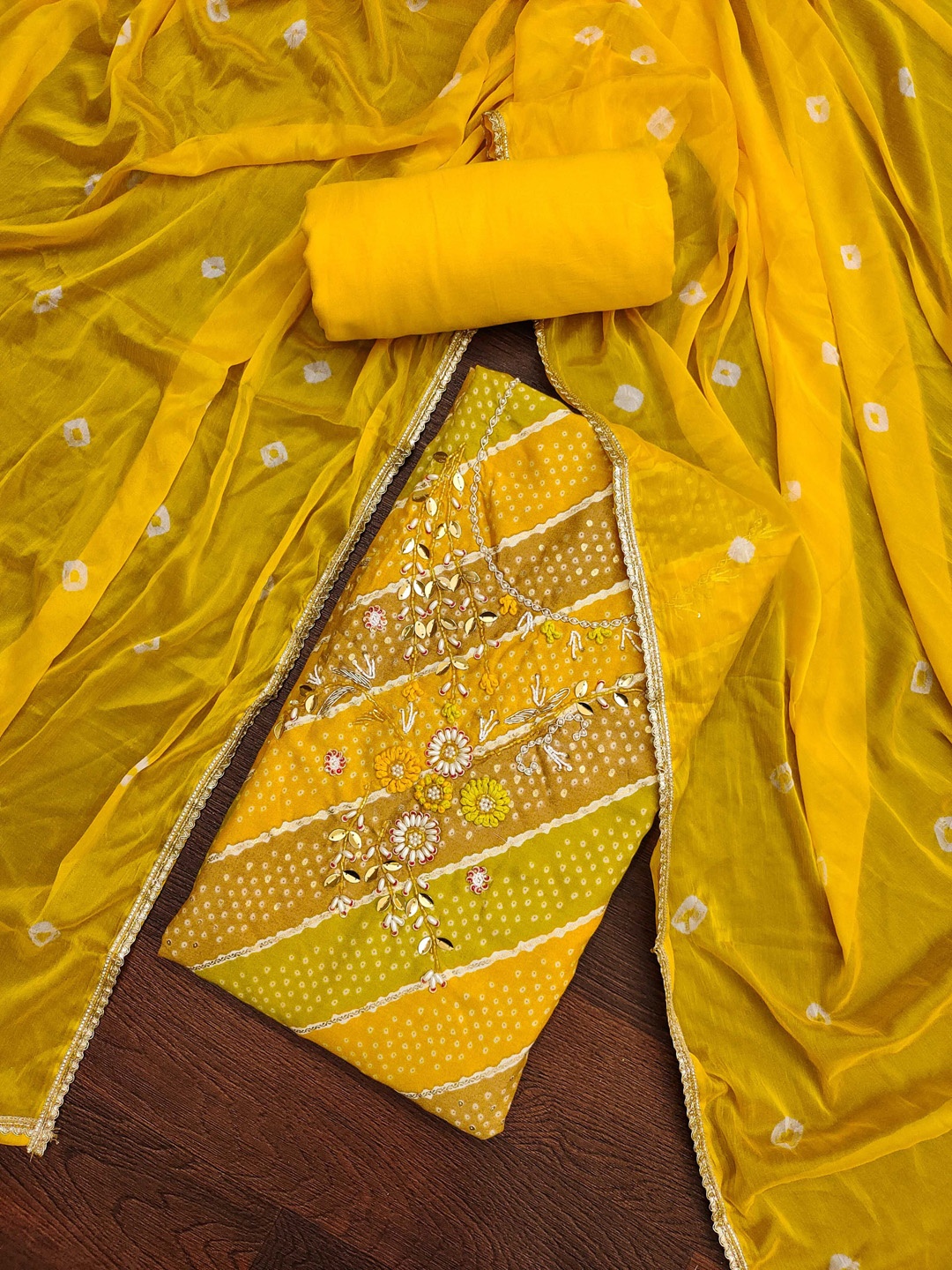

Maroosh Printed Unstitched Dress Material, Yellow