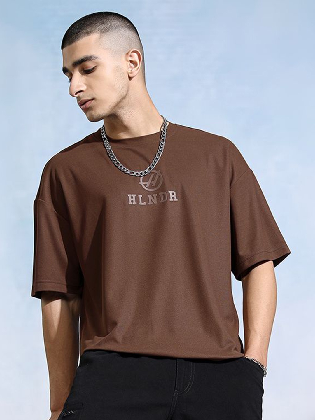 

HIGHLANDER Men Brand Logo Printed V-Neck Drop-Shoulder Sleeves T-shirt, Brown