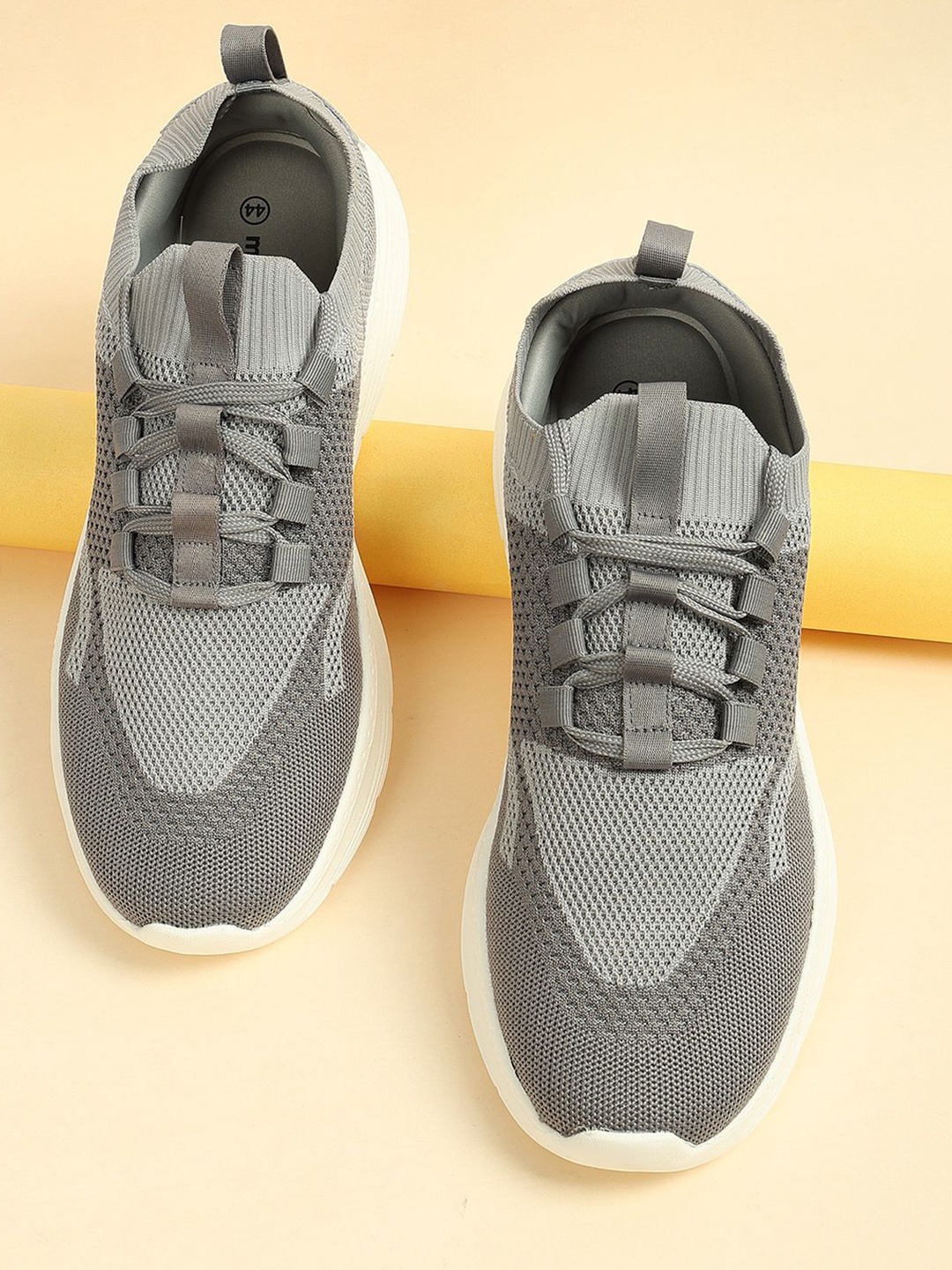 

max Men Walking Shoes, Grey