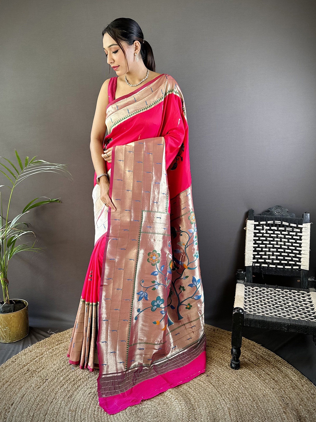 

Mitera Woven Design Zari Silk Blend Paithani Saree, Pink