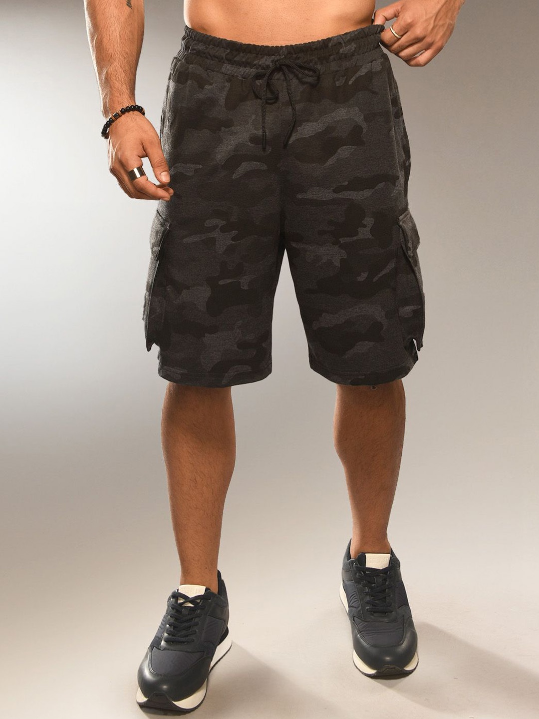 

Supa Men Printed Slim Fit Mid-Rise Sports Shorts, Green