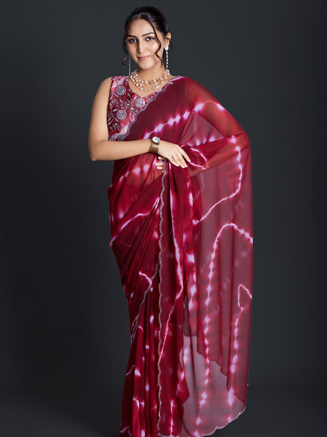 

A.V.M Prints Printed Tie and Dye Sequinned Art Silk Maheshwari Saree, Burgundy