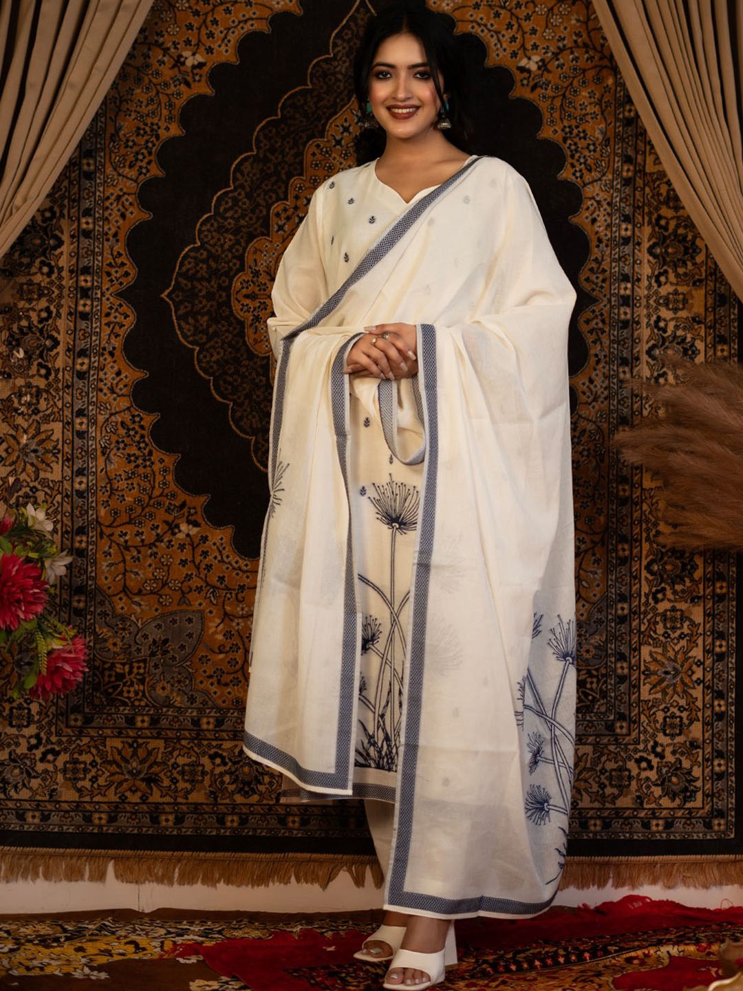 

EARTH O FAB Women Regular Pure Cotton Kurta with Palazzos & With Dupatta, Off white