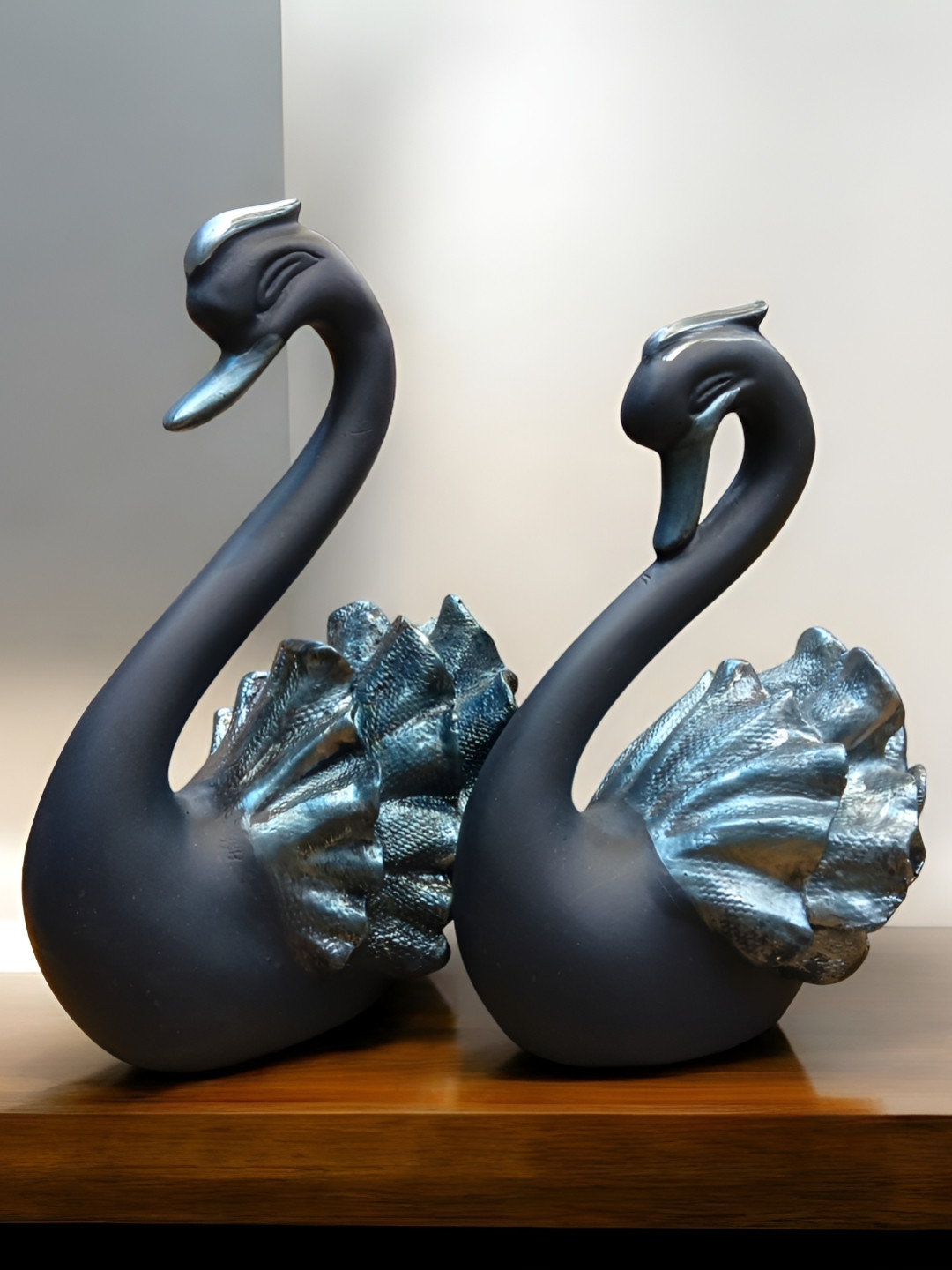 

Vrinban International Blue 2 Pieces Duck Birds Figurine Showpieces