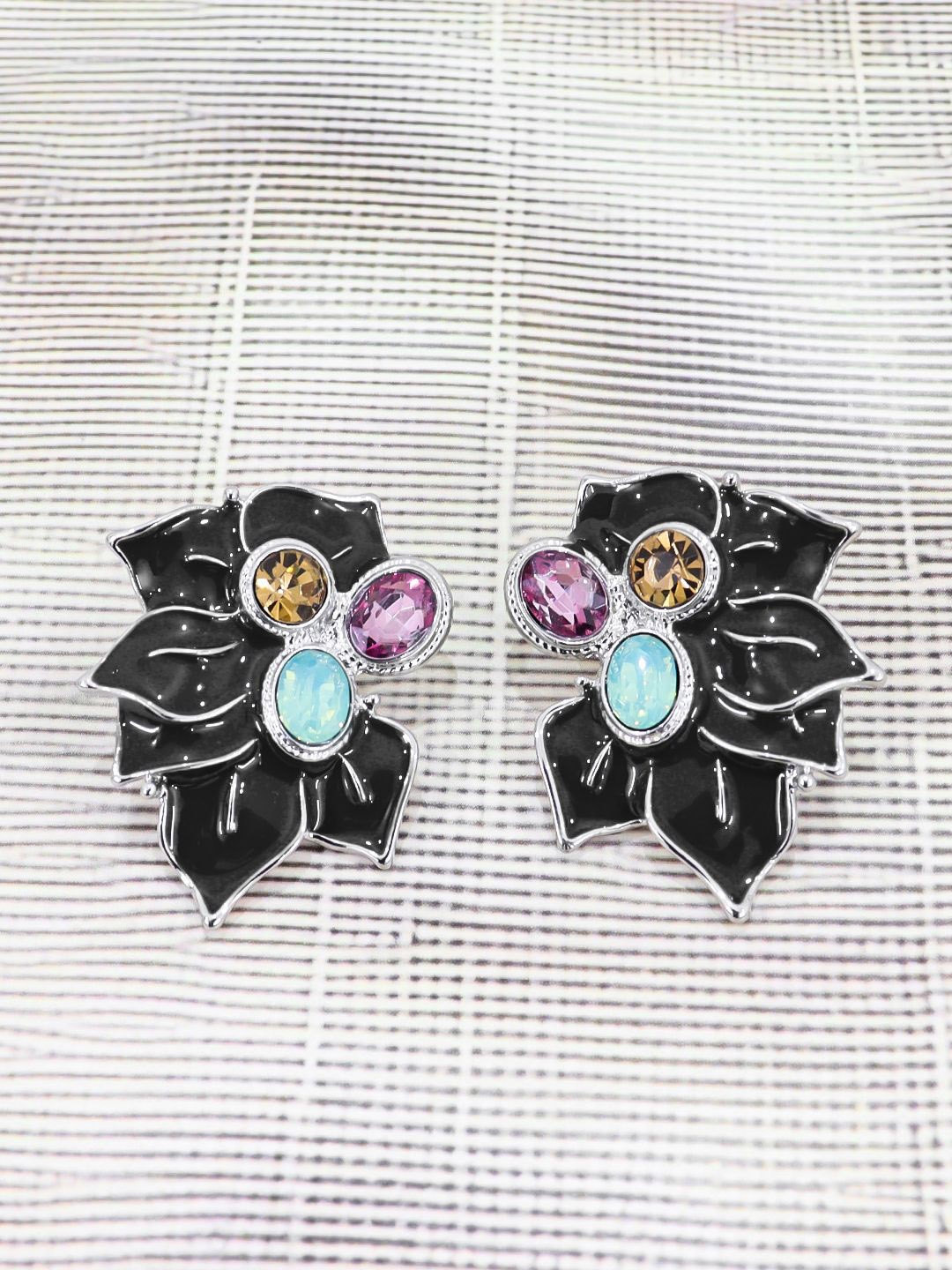 

FIMBUL Silver-Plated Stainless Steel Matte Resin Floral Rhinestone Acrylic Petal Studs, Black