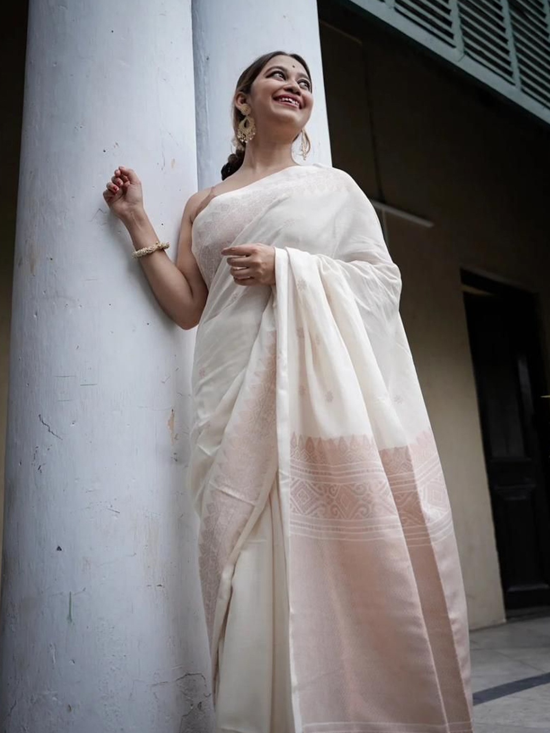 

ZIKARAA Woven Design Zari Pure Silk Saree, White